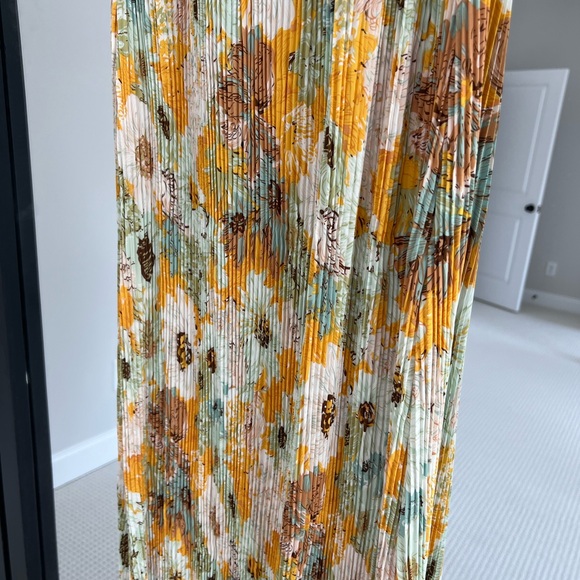 Ville Pleated Midi Dress Floral - Picture 7 of 8